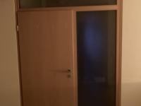Zimmertür in braun mit Seitenteil und Oberlicht aus Ornamentglas