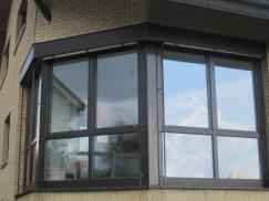 Eckfenster dunkelbraun