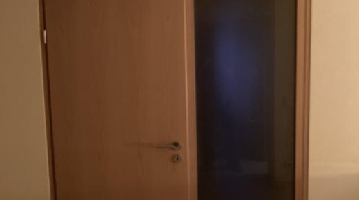 Zimmertür in braun mit Seitenteil und Oberlicht aus Ornamentglas