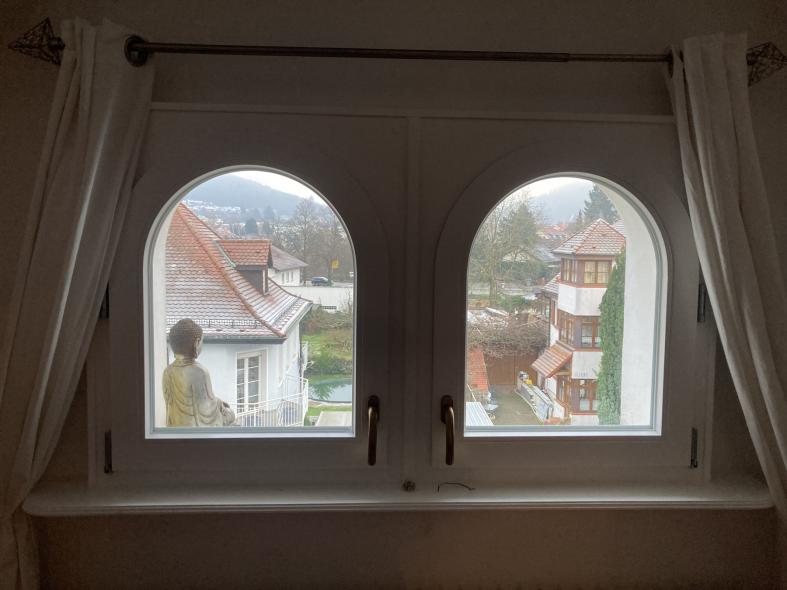 Rundbogenfenster in weiß Innenansicht 2